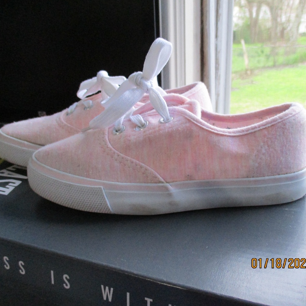 GIRLS TENNIS SHOES. SIZE 13 YOUTH..PINK..EXC.CITI